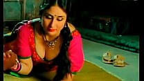 Kareena Kapoor big juicy boobs pressed